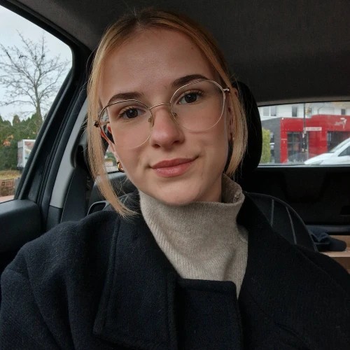 Mette Berkensträter lächelt in die Kamera